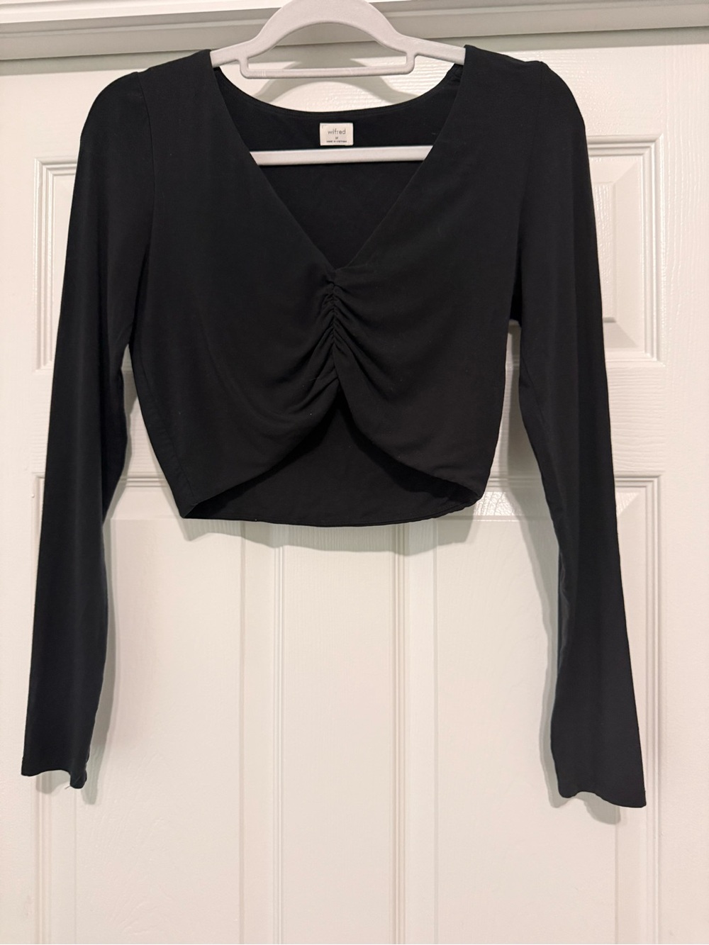 Wilfred Black Ruched V-Neck Long-Sleeve Crop Top